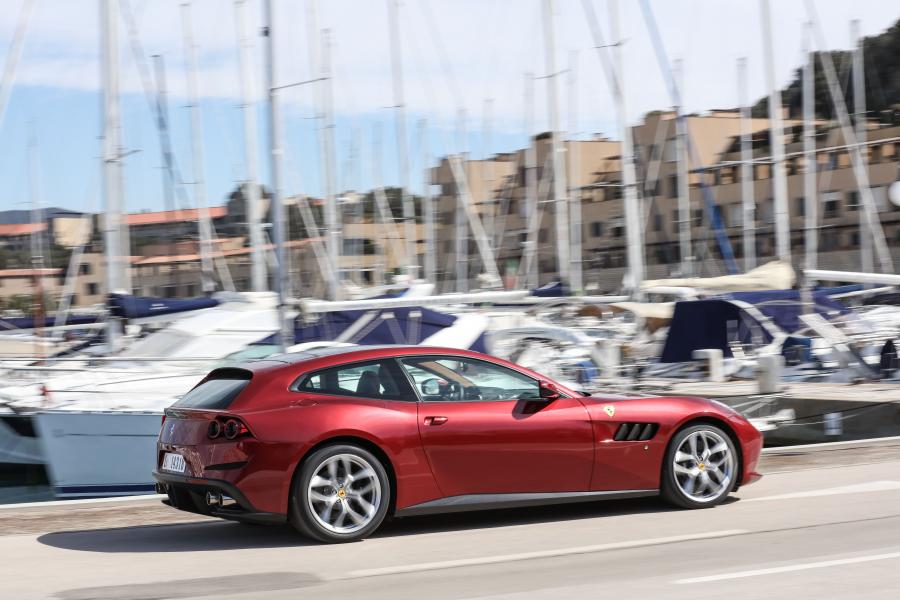 Ferrari GTC4Lusso T 2016 года  (фото 17 из 37)